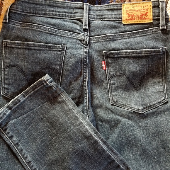 Levi's Embroidered Women's Mid Rise Skinny Jeans 6 - Picture 4 of 4